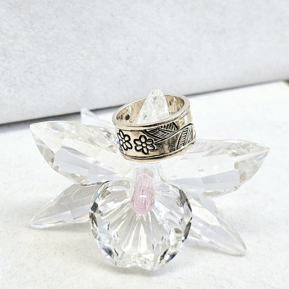 Satya 925 Silver Lotus Flower Band Ring 7.5 - Picture 4 of 12